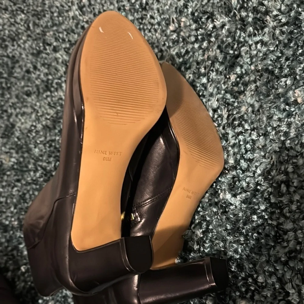 LIKE NEW Nine West Black Ankle Booties with Chunky Heel Leather